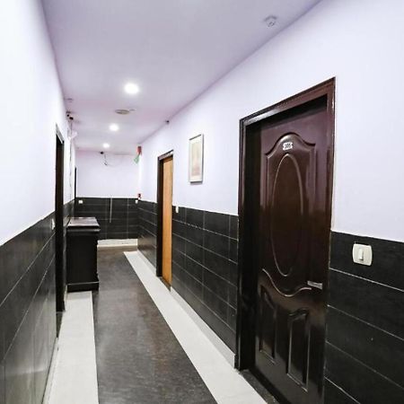 Hotel Indira Palace Vrindāvan Екстериор снимка