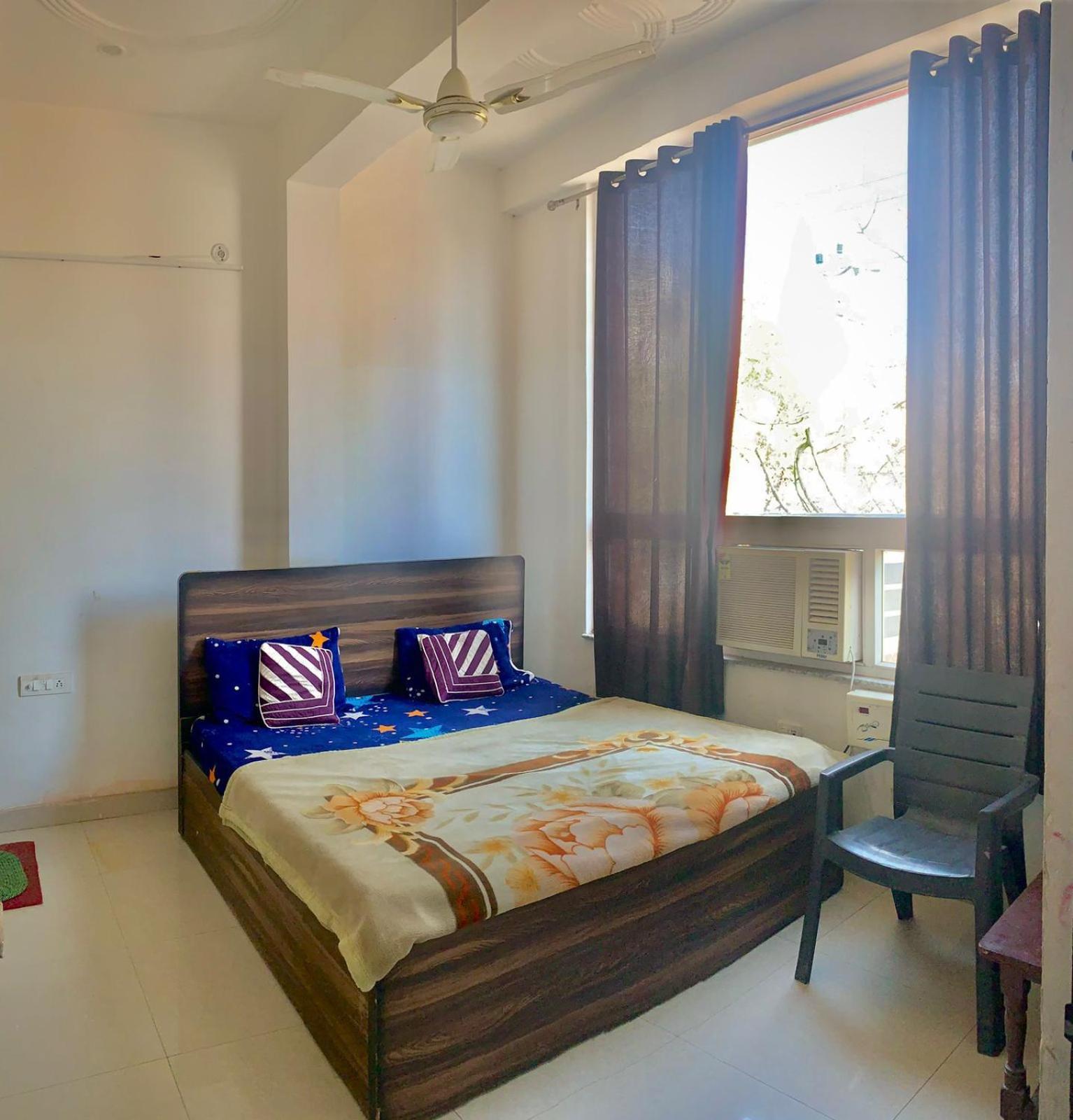 Hotel Indira Palace Vrindāvan Екстериор снимка