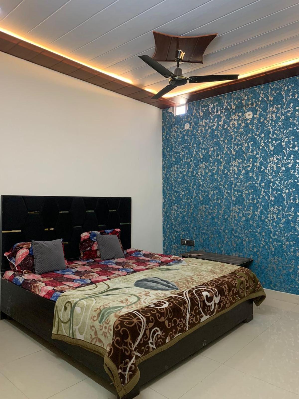 Hotel Indira Palace Vrindāvan Екстериор снимка