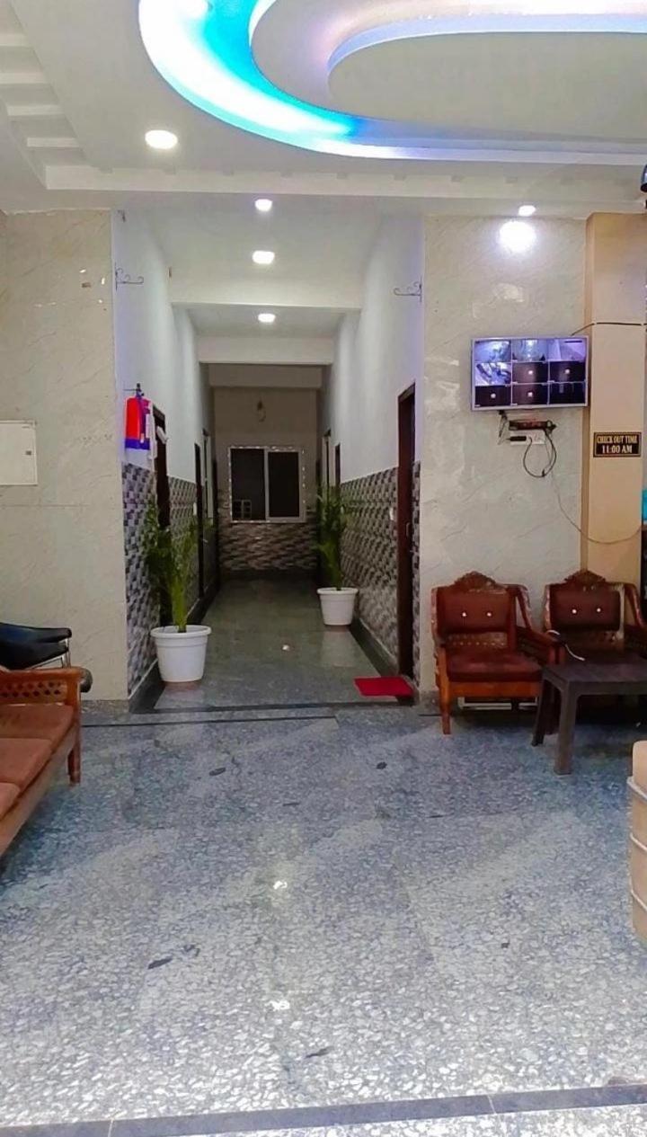 Hotel Indira Palace Vrindāvan Екстериор снимка