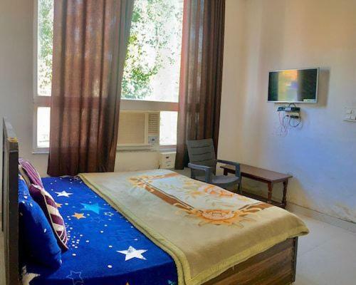 Hotel Indira Palace Vrindāvan Екстериор снимка