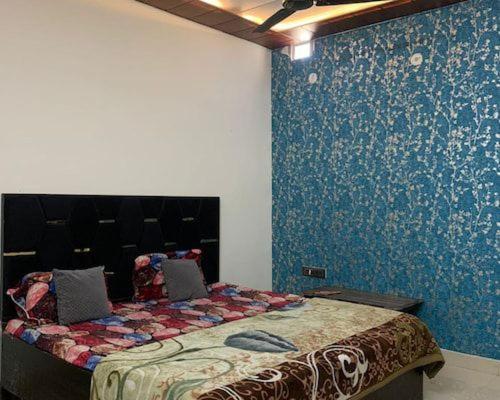 Hotel Indira Palace Vrindāvan Екстериор снимка